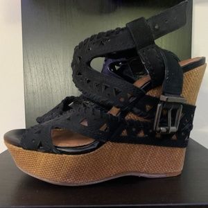 Gianni Bini Black and Brown Wedges